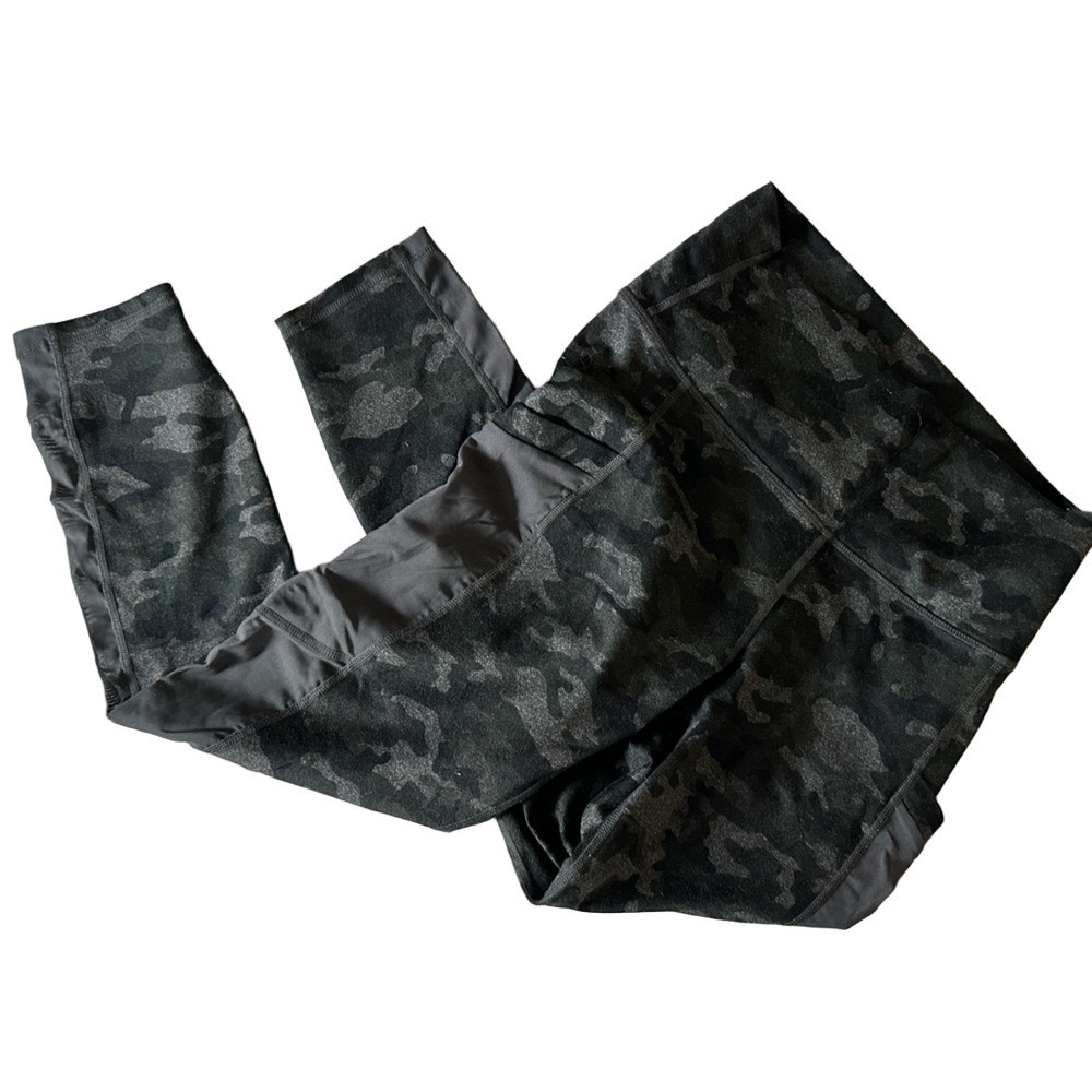 FABLETICS GRAY CAMO DESIGN CROP LEGGINGS WITH MESH SIDE PANELS